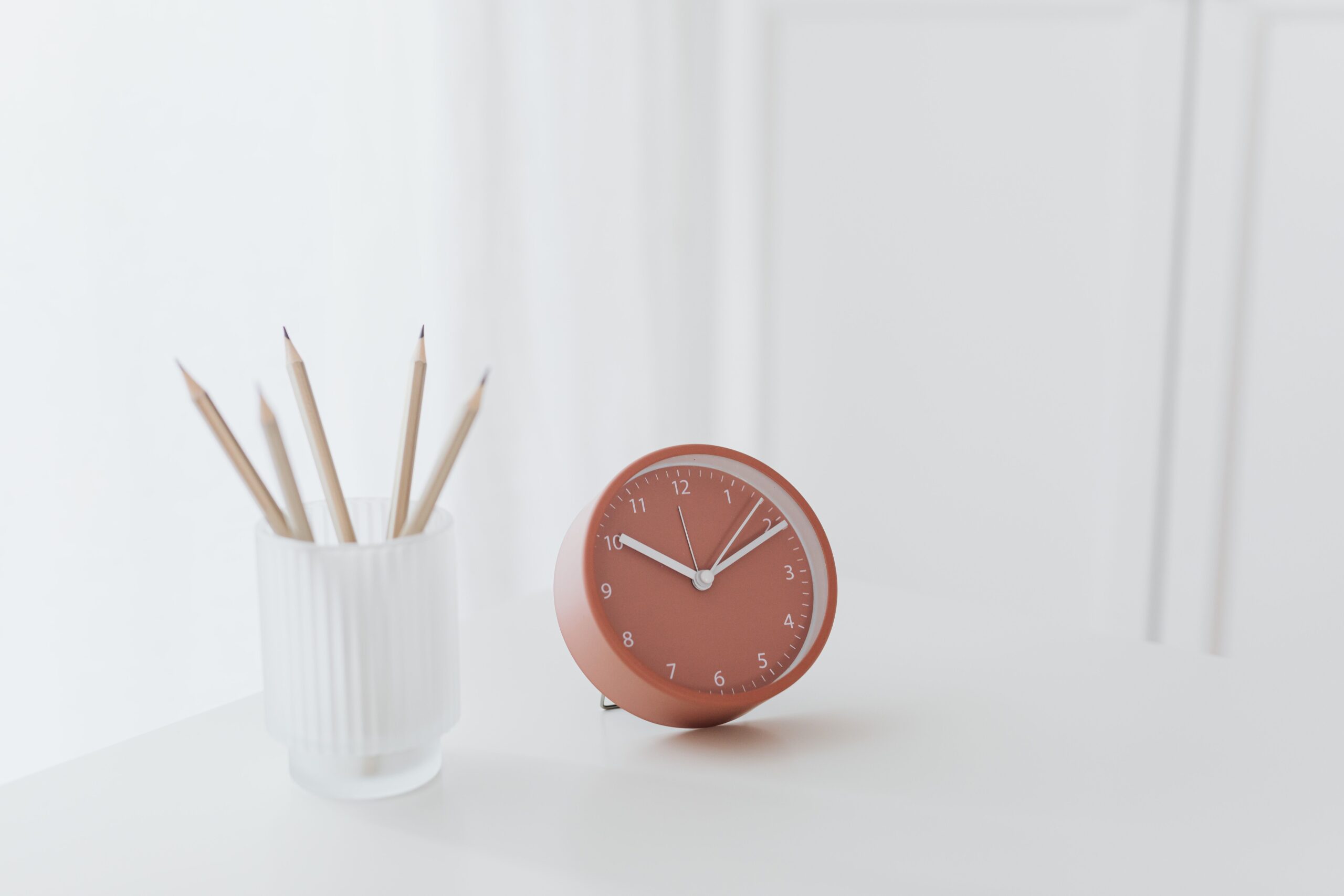 Reloj de oficina que representa el registro horario digital obligatorio